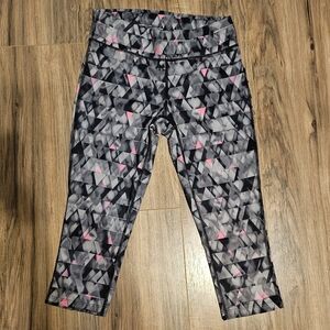 Xersion Black, Grey, and Pink Geometric Capri